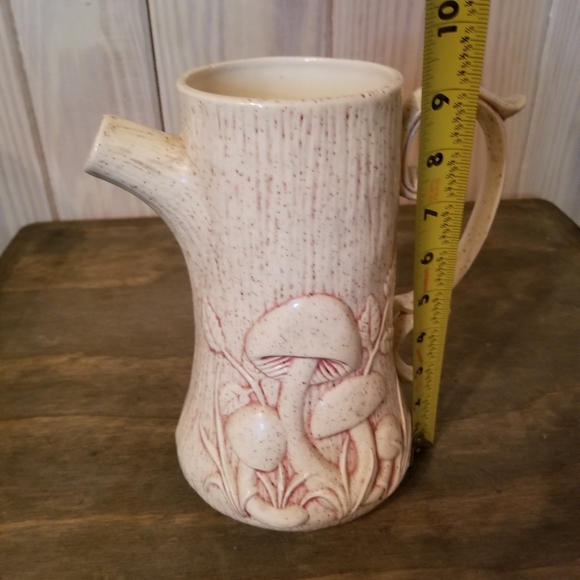 Arner's mushroom pitcher - Picture 2 of 3